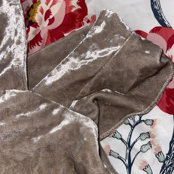 Women’s velvet off the shoulder top - Picture 6 of 6